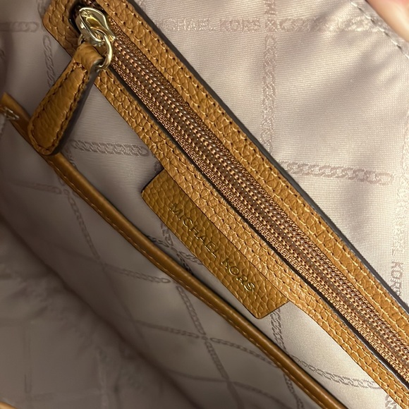 MICHAEL KORS Maxine Vanilla/Acorn MK Dome Satchel Handbag - Picture 8 of 10